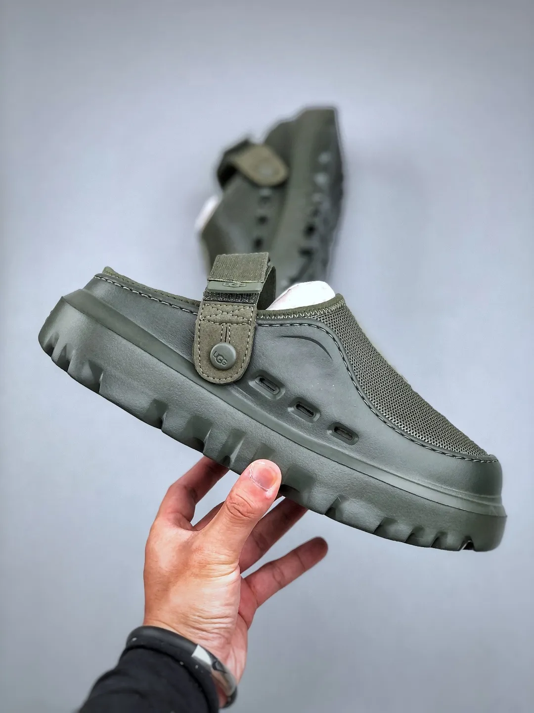 💰440 support store L/UGG summer new snow answer SKTA classic simple, comfortable and versatile, fashionable and casual, thick sole, comfortable, lightweight and breathable clog shoes, silent, wear-resistant and anti-wear. It is a vitality bomb in summer, full of youthful vitality, mesh material is breathable and light, super cool to wear in summer. Adjustable buckle design, convenient and considerate. The thick sole is non-slip and makes walking stable. Whether you are playing on the beach or strolling in the city streets, it can make you full of energy and become the center of attention ~ Size: 38-44